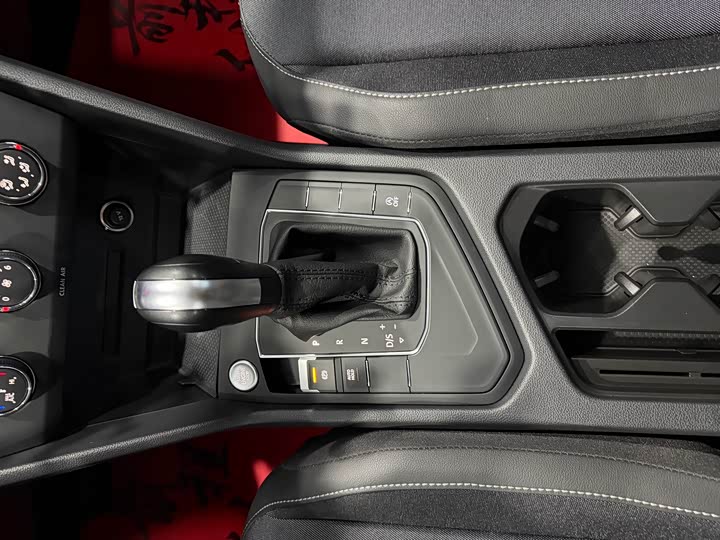 Фото 9 - Volkswagen Tiguan L Pro