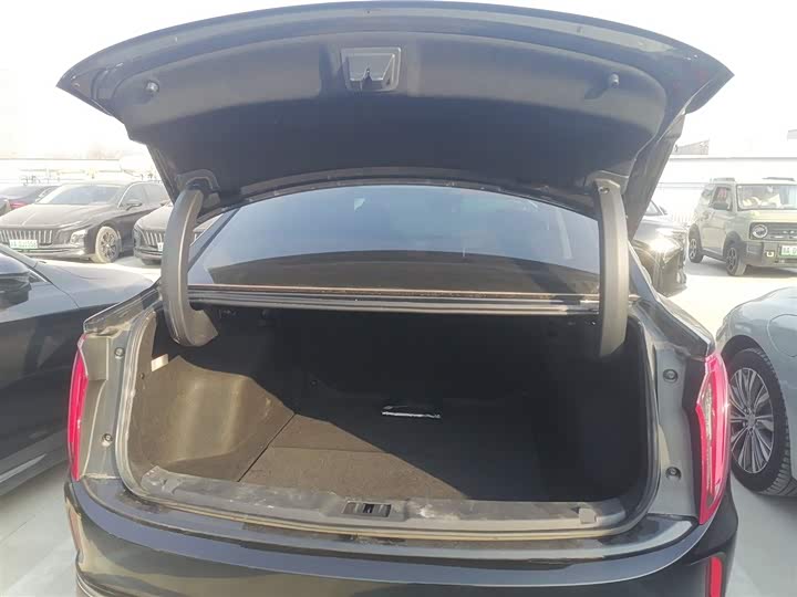 Фото 19 - Hongqi E-QM5