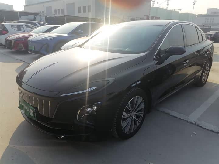 Фото 2 - Hongqi E-QM5