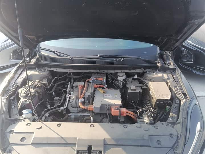 Фото 20 - Hongqi E-QM5