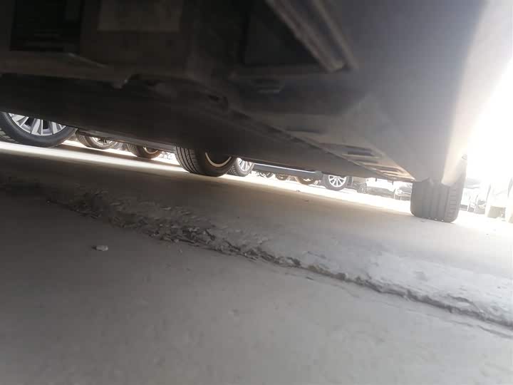 Фото 22 - Hongqi E-QM5