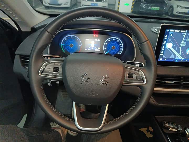 Фото 11 - Hongqi E-QM5