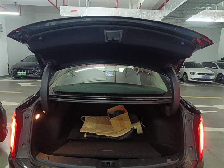 Фото 18 - Hongqi E-QM5