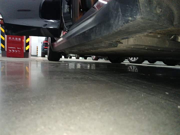 Фото 20 - Hongqi E-QM5