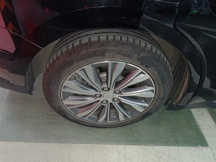 Фото 25 - Hongqi E-QM5