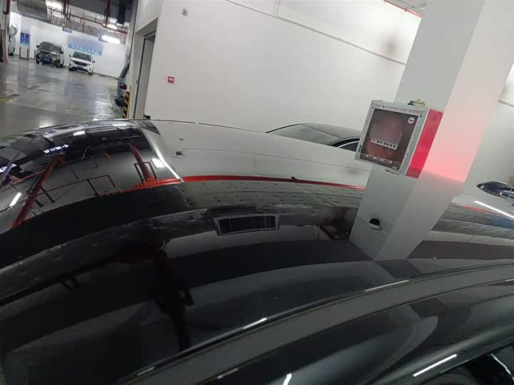 Фото 26 - Hongqi E-QM5