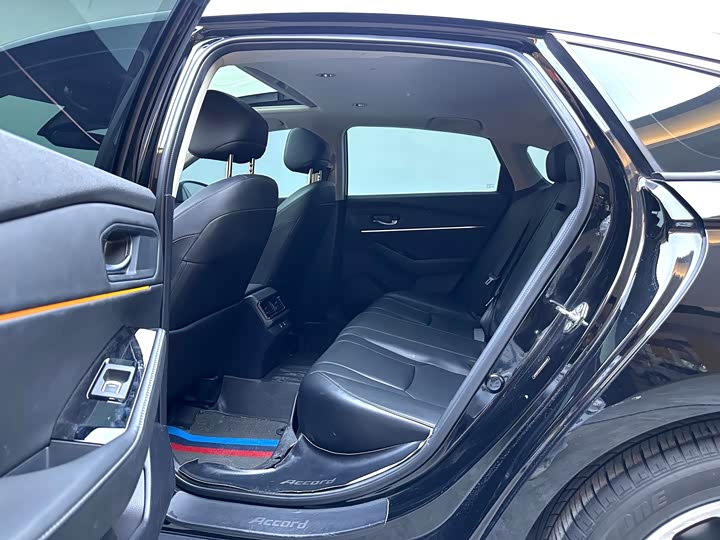 Фото 18 - Honda Accord