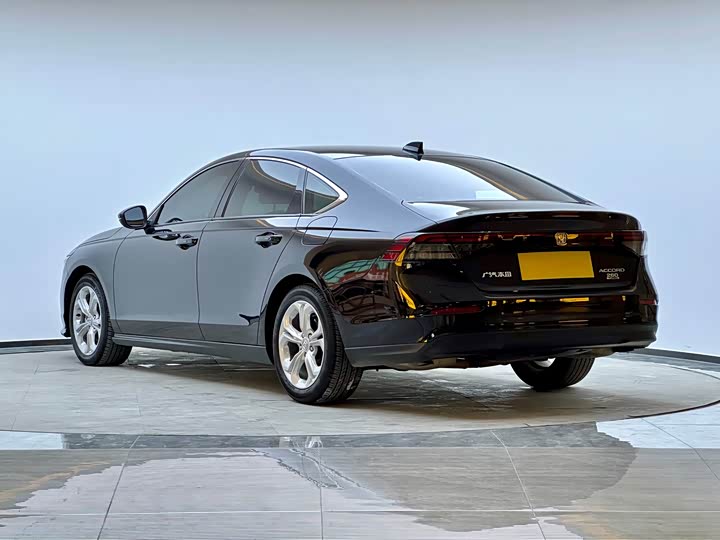 Фото 8 - Honda Accord