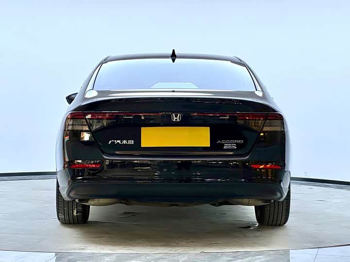 Фото 9 - Honda Accord