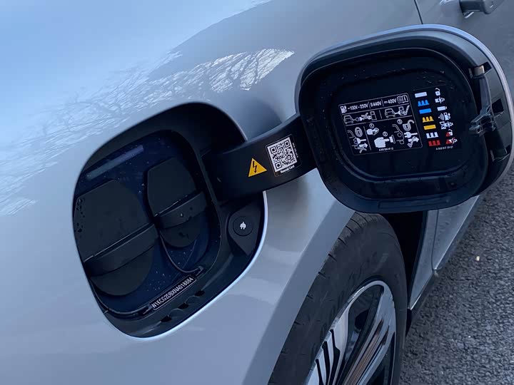 Фото 11 - Mercedes-Benz EQS