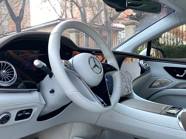 Фото 18 - Mercedes-Benz EQS