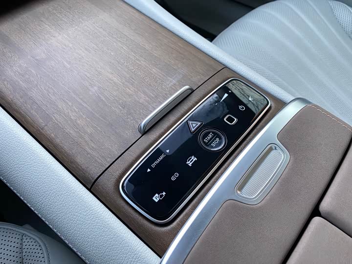 Фото 20 - Mercedes-Benz EQS