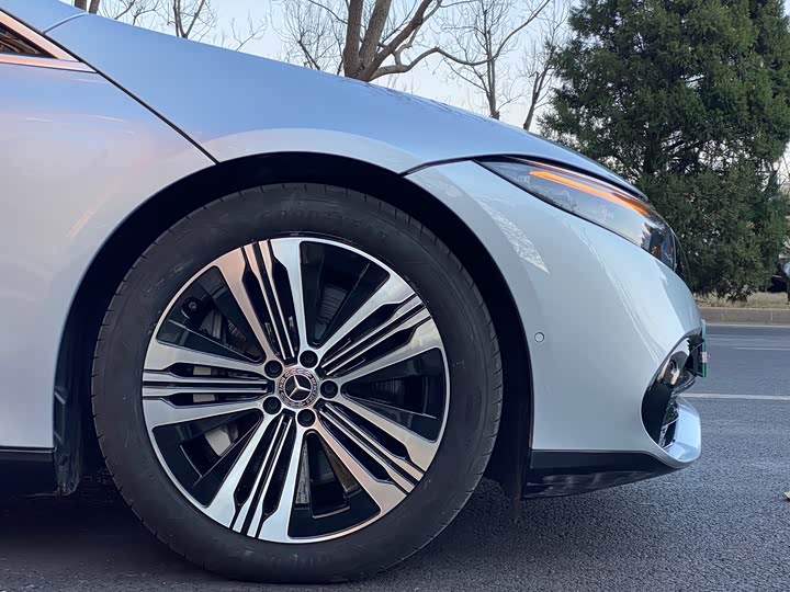 Фото 8 - Mercedes-Benz EQS