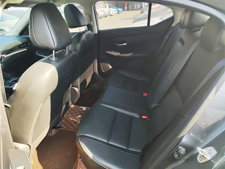 Фото 17 - Nissan Sylphy