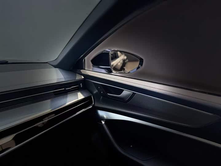 Фото 10 - Audi A6L