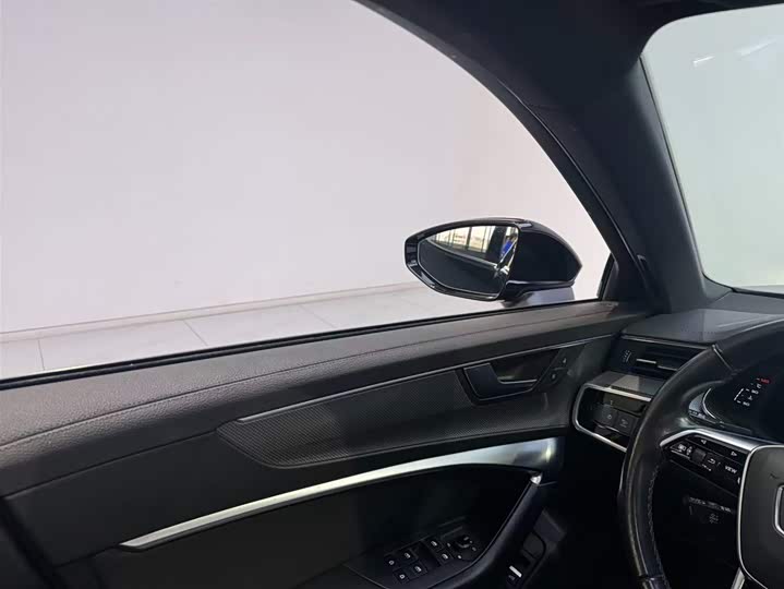 Фото 11 - Audi A6L