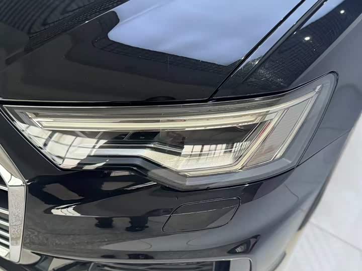 Фото 14 - Audi A6L