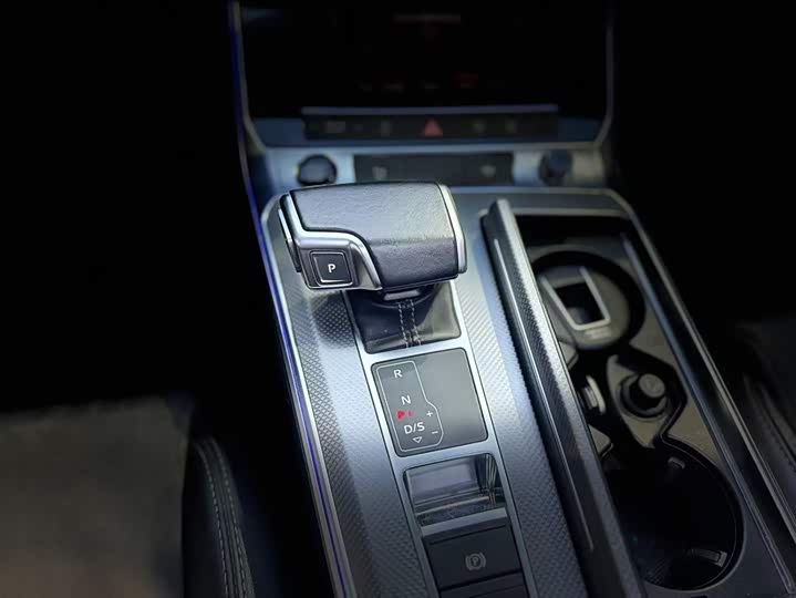 Фото 15 - Audi A6L