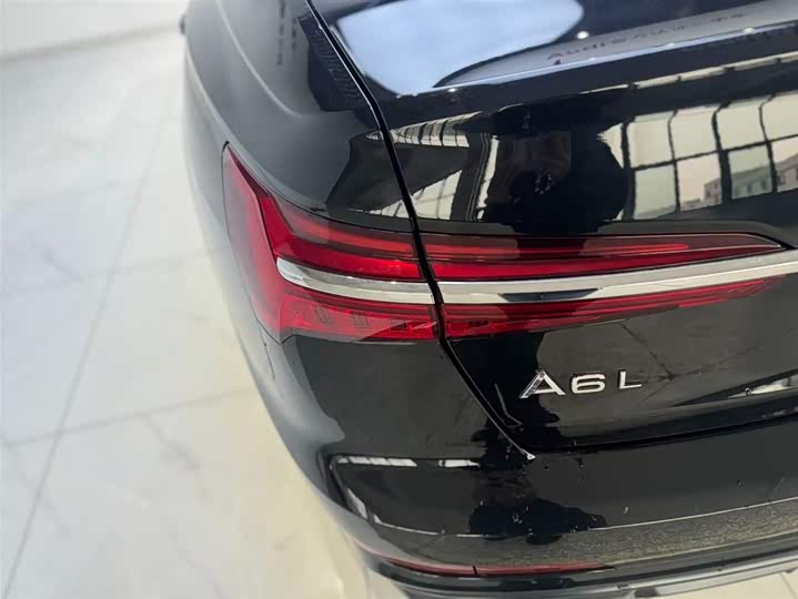 Фото 16 - Audi A6L