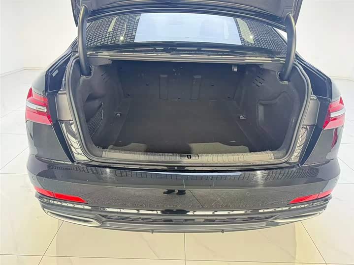 Фото 6 - Audi A6L