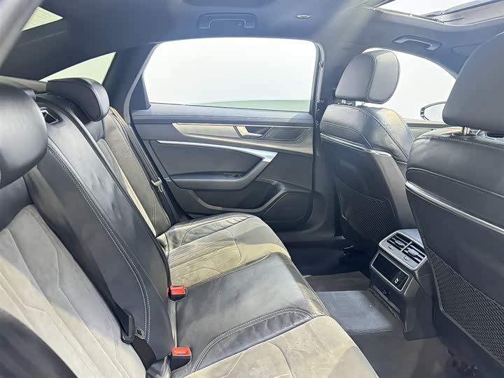 Фото 8 - Audi A6L