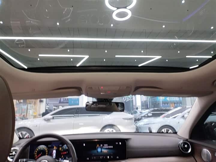 Фото 18 - Mercedes-Benz E-Class