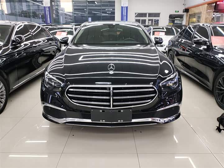 Фото 3 - Mercedes-Benz E-Class