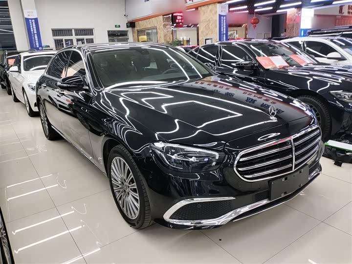 Фото 4 - Mercedes-Benz E-Class