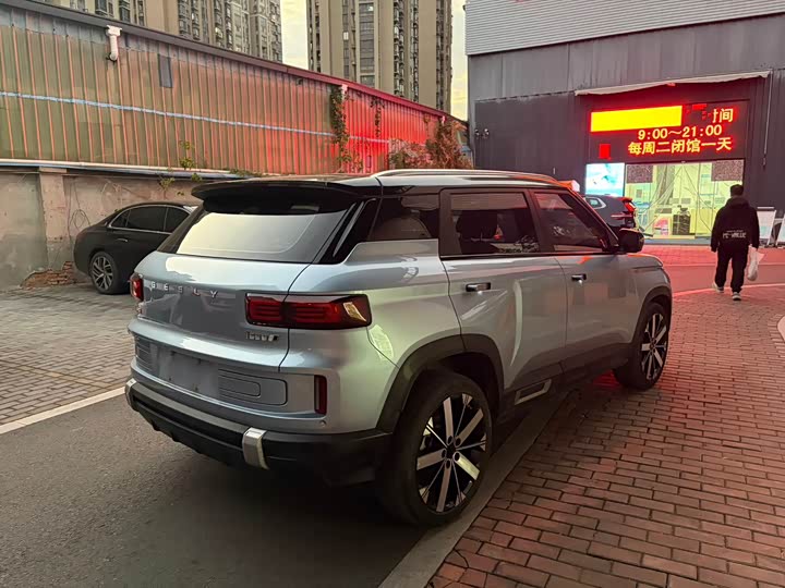 Фото 7 - Geely Icon