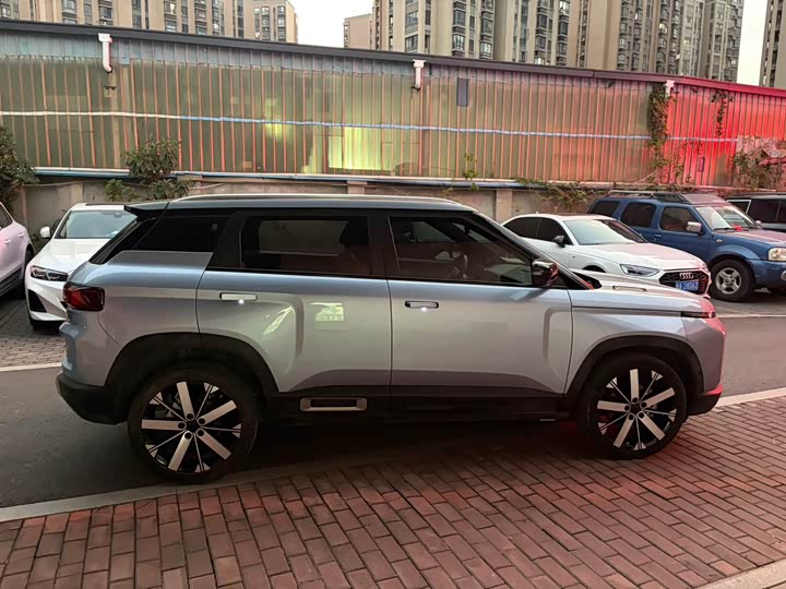 Фото 8 - Geely Icon