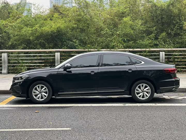 Фото 2 - Volkswagen Passat