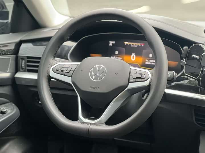 Фото 9 - Volkswagen Passat