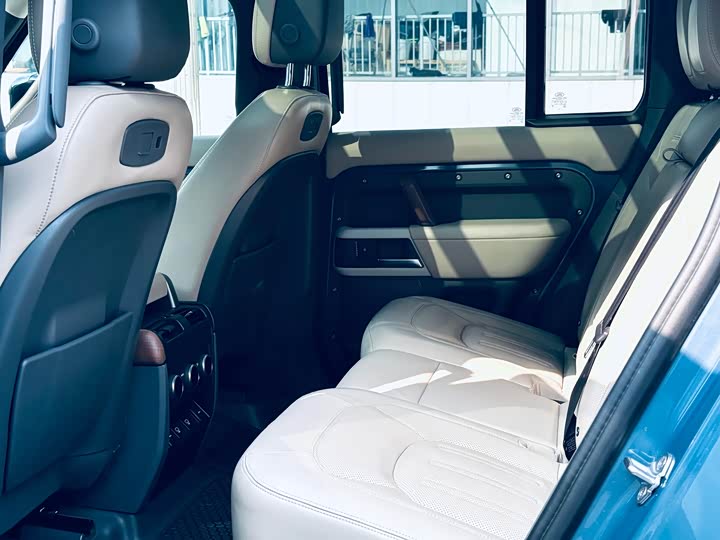 Фото 20 - Land Rover Defender