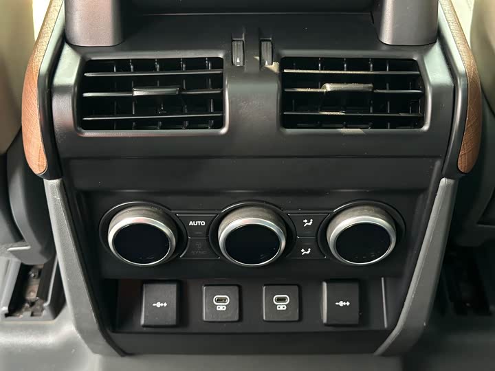 Фото 22 - Land Rover Defender