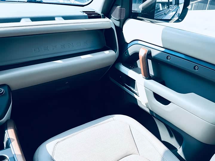Фото 23 - Land Rover Defender