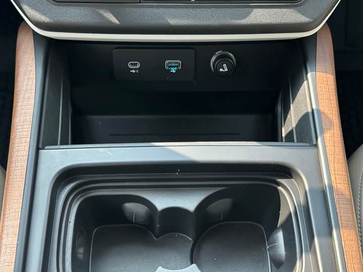 Фото 25 - Land Rover Defender