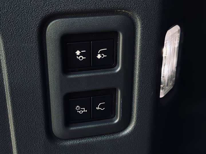 Фото 30 - Land Rover Defender