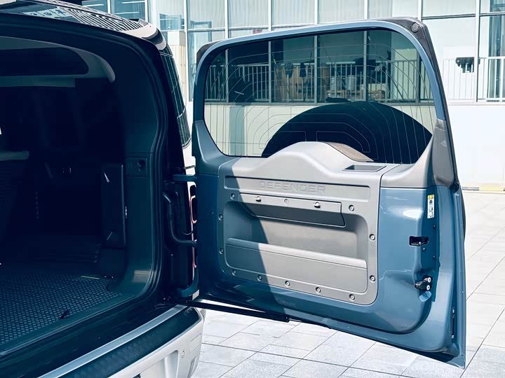 Фото 33 - Land Rover Defender