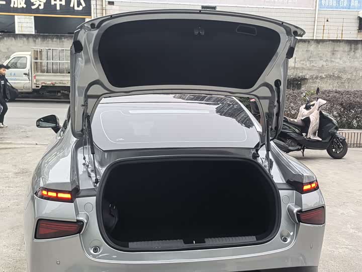 Фото 4 - XPeng P7