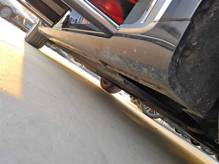 Фото 21 - Hongqi H9