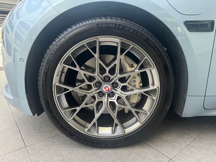 Фото 11 - Zeekr 001