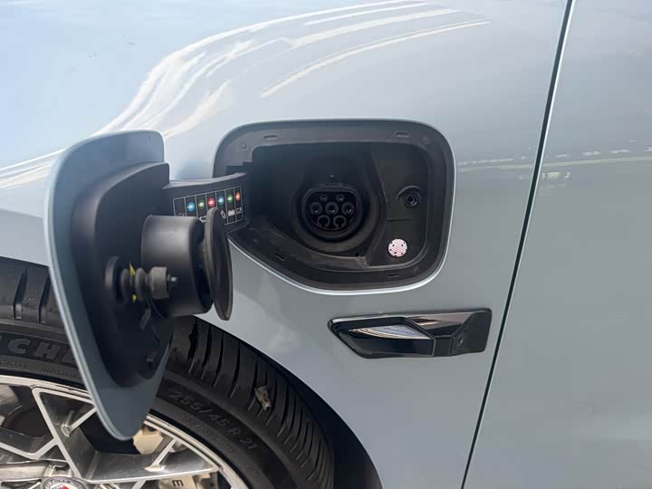 Фото 12 - Zeekr 001