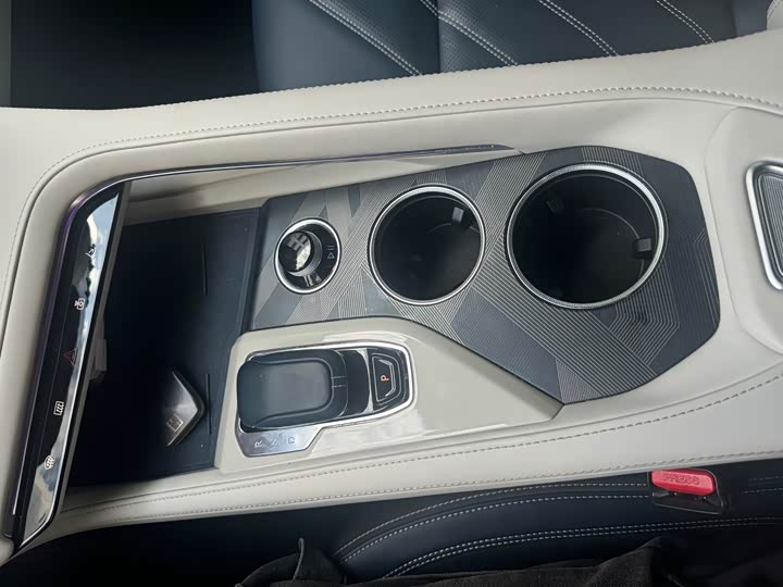 Фото 16 - Zeekr 001