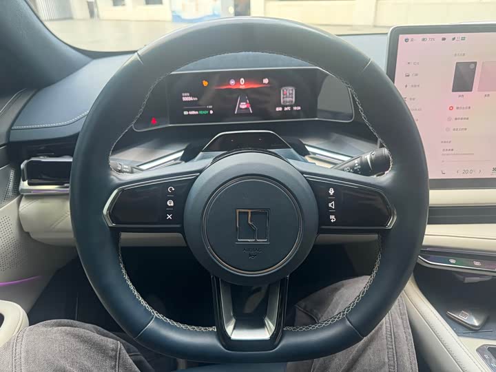 Фото 18 - Zeekr 001