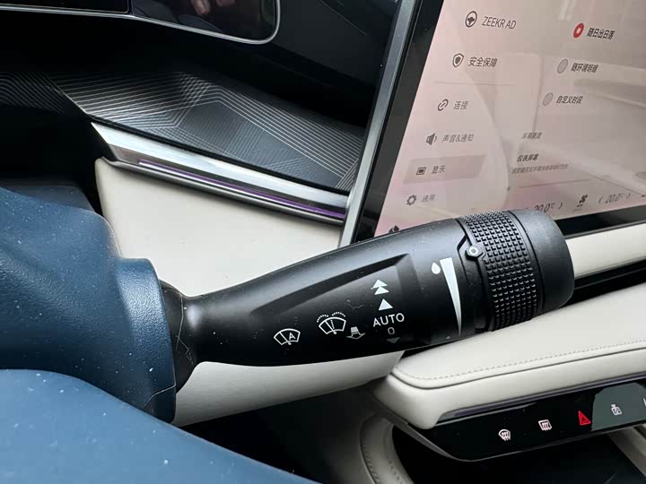 Фото 20 - Zeekr 001