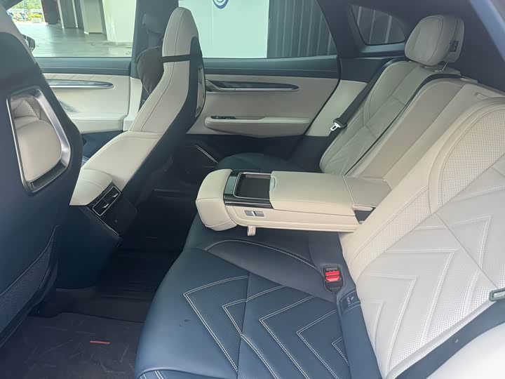 Фото 6 - Zeekr 001