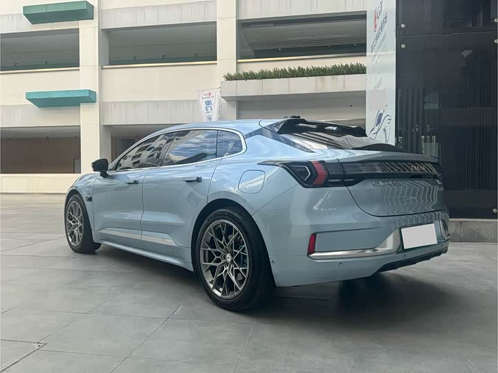 Фото 9 - Zeekr 001