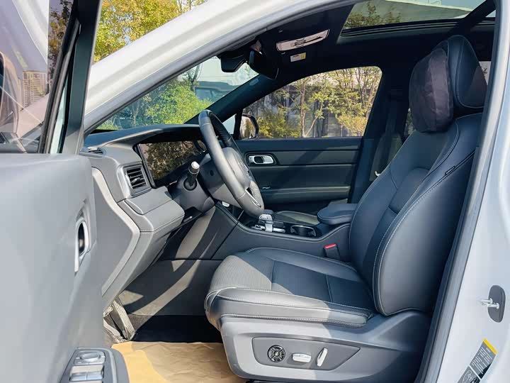 Фото 5 - LiXiang One