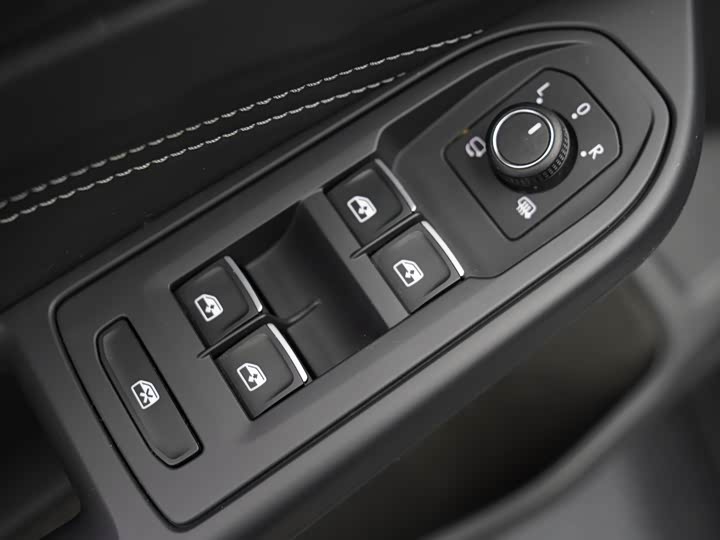 Фото 10 - Volkswagen Golf