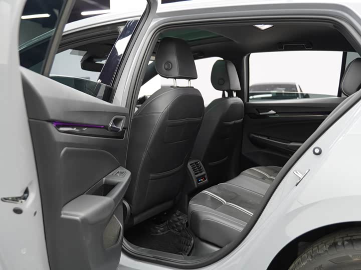 Фото 19 - Volkswagen Golf